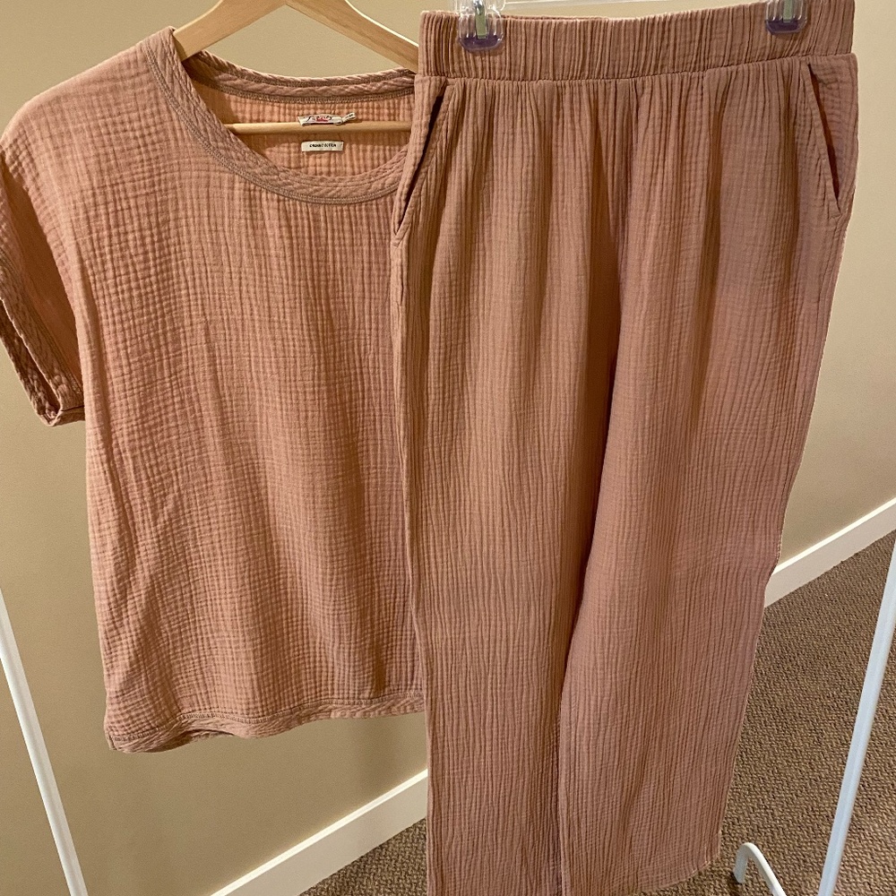 Faherty Organic Cotton Short Sleeve/Pant Set, Mauve, size medium